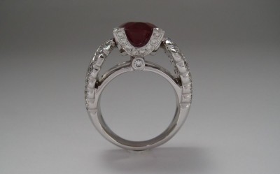 Witgouden ring met robijn