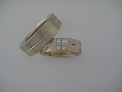 Trouwring witgoud met diamant